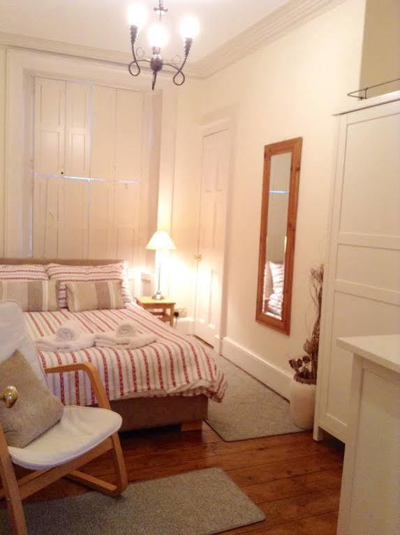 Dee Street Apartment